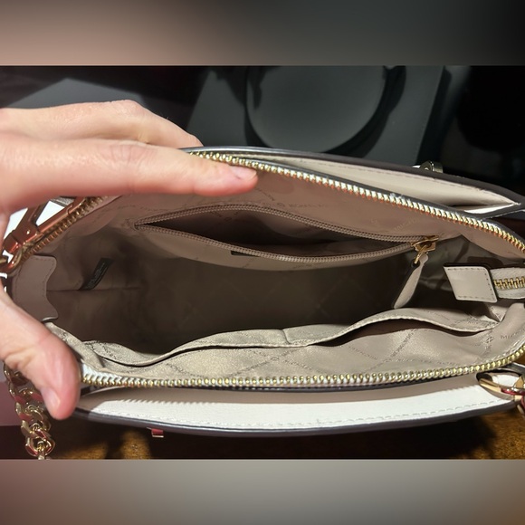 Authentic Michael Kors Ellis Leather Tote/Crossbody - Picture 12 of 16